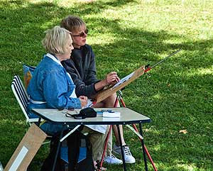 Jill Fellows gives painting workshop instruction at Latour Marliac in France